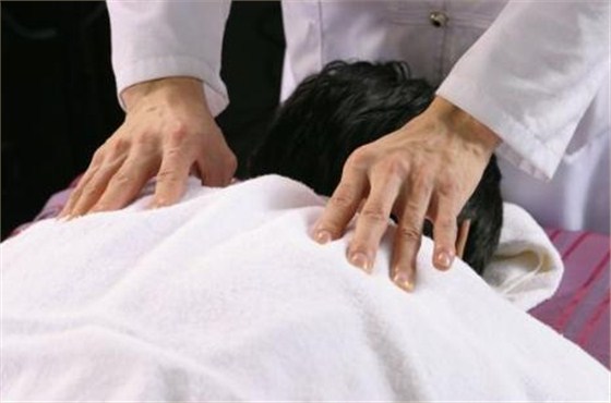 低頭族的福音，五個(gè)小動(dòng)作教你遠(yuǎn)離頸椎病